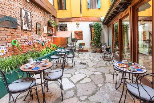 Hotel La Fenice et Des Artistes image 26